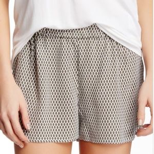 NWT Equipment Landis Silk Short Army Green